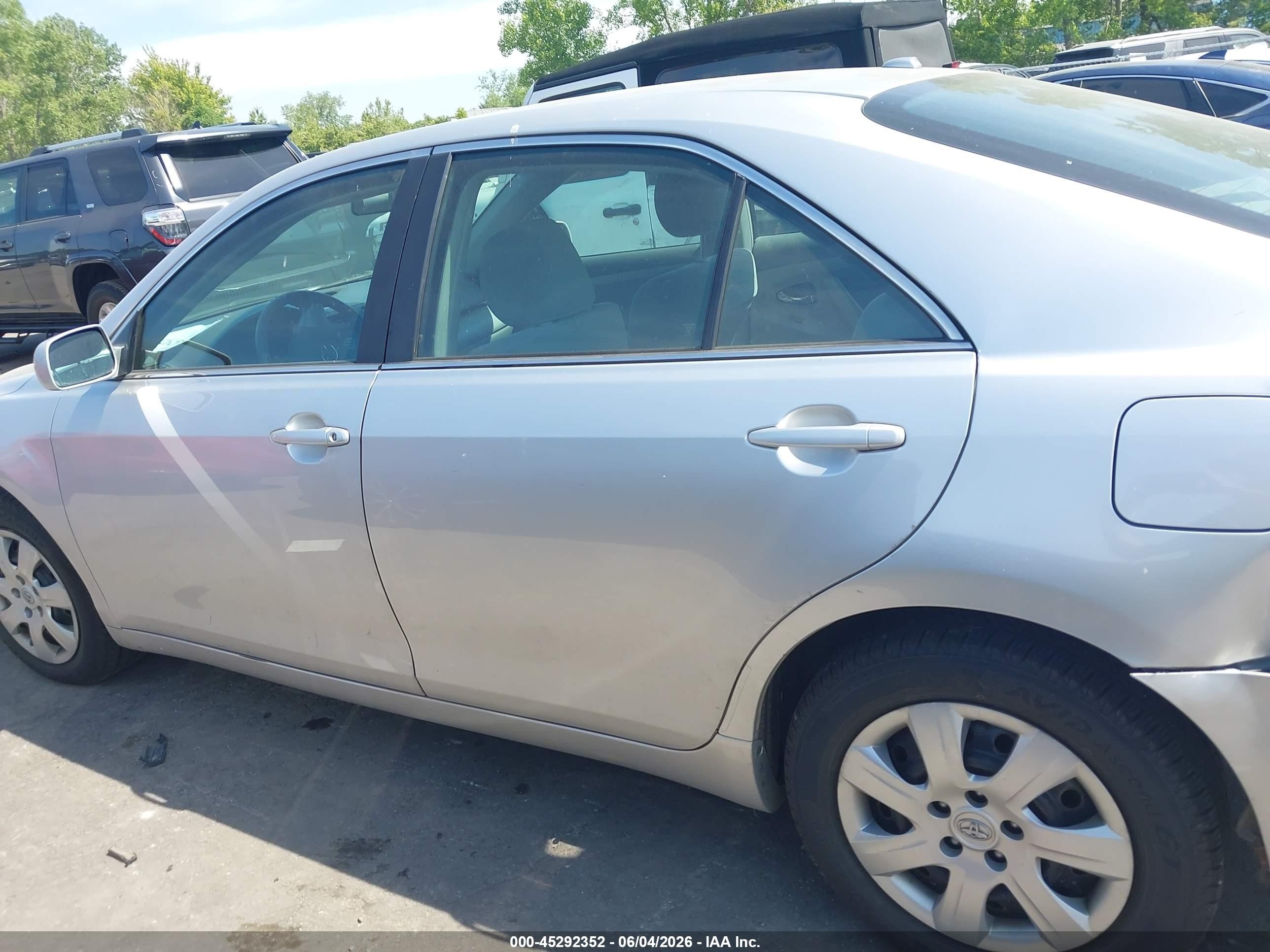 2010 Toyota Camry Le Silver vin: 4T1BF3EK0AU060935
