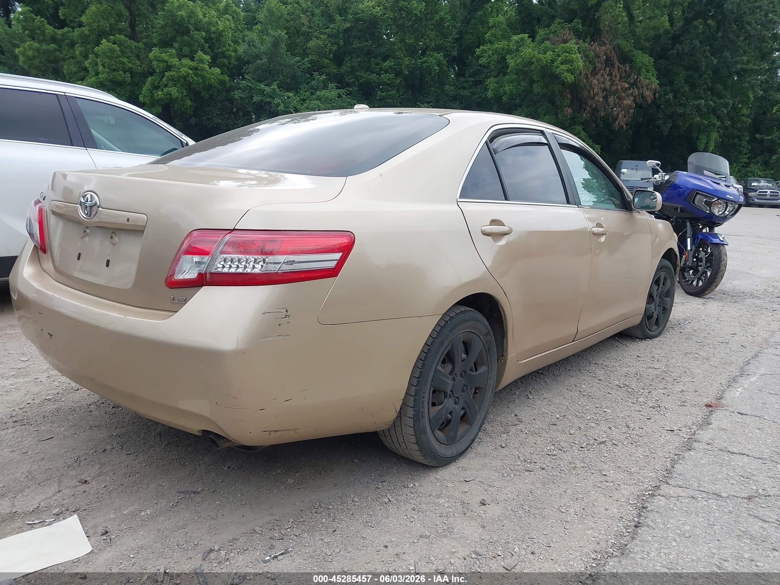 2010 Toyota Camry Le Gold vin: 4T1BF3EK0AU091344