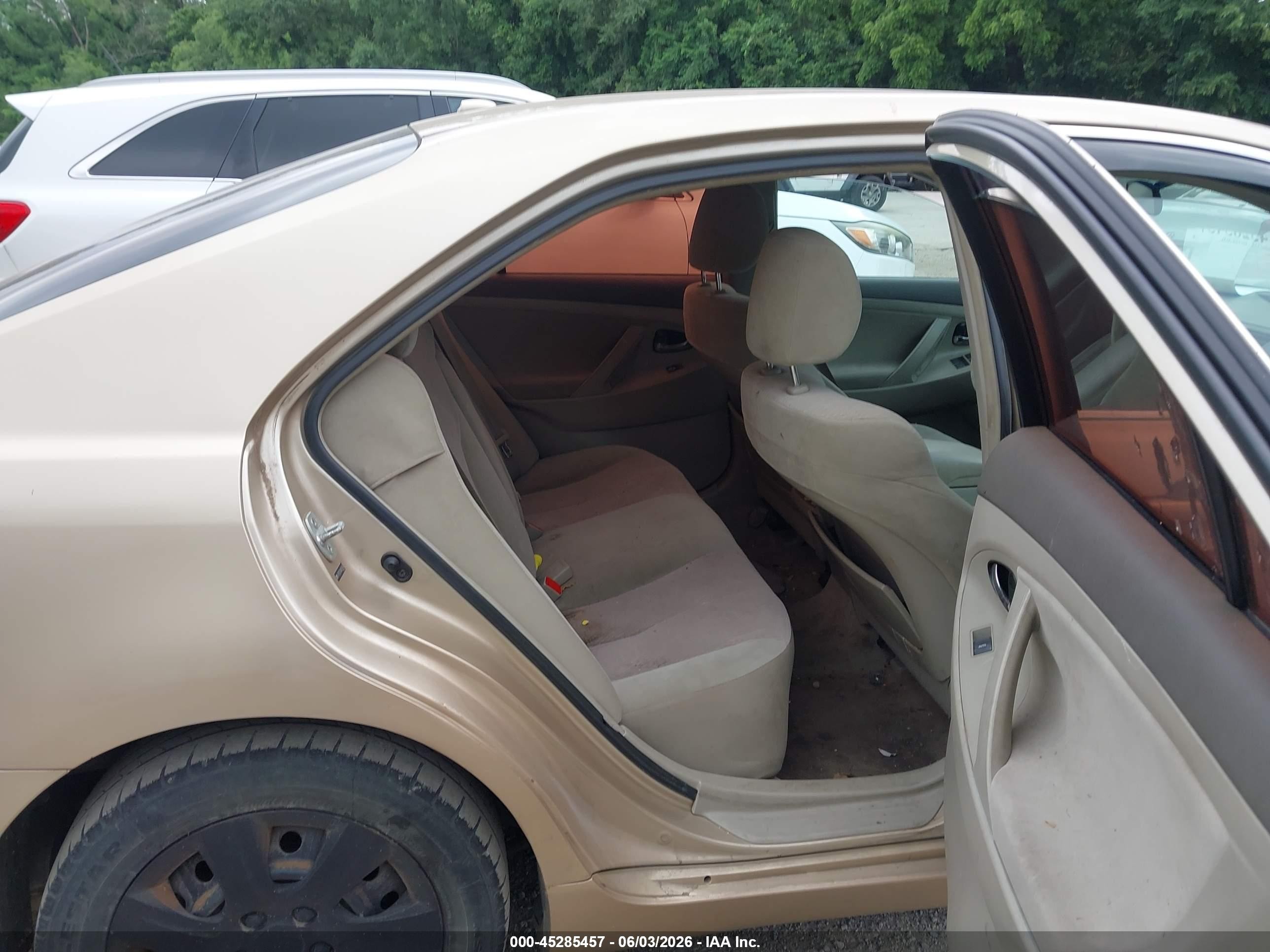 2010 Toyota Camry Le Gold vin: 4T1BF3EK0AU091344