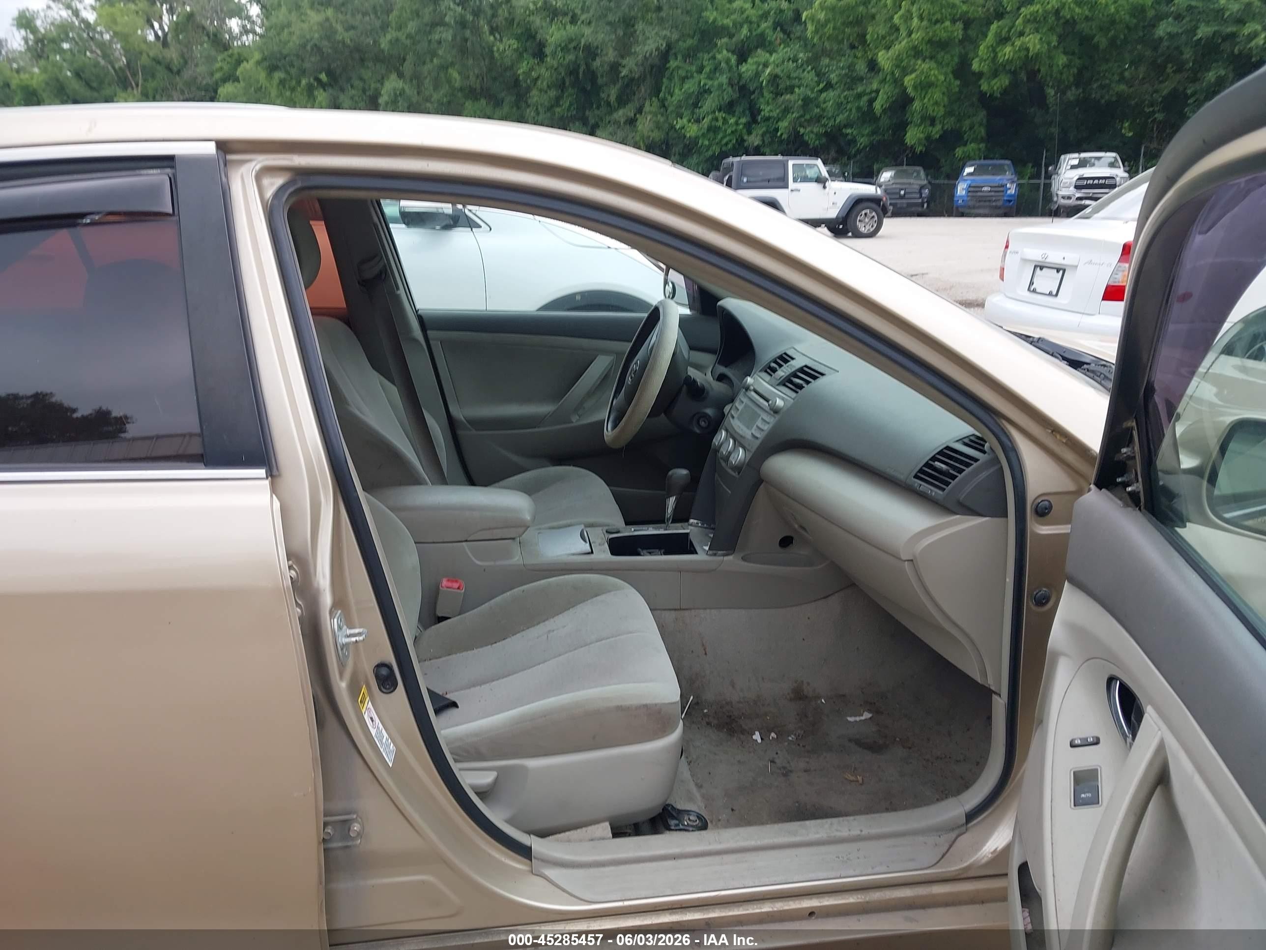 2010 Toyota Camry Le Gold vin: 4T1BF3EK0AU091344