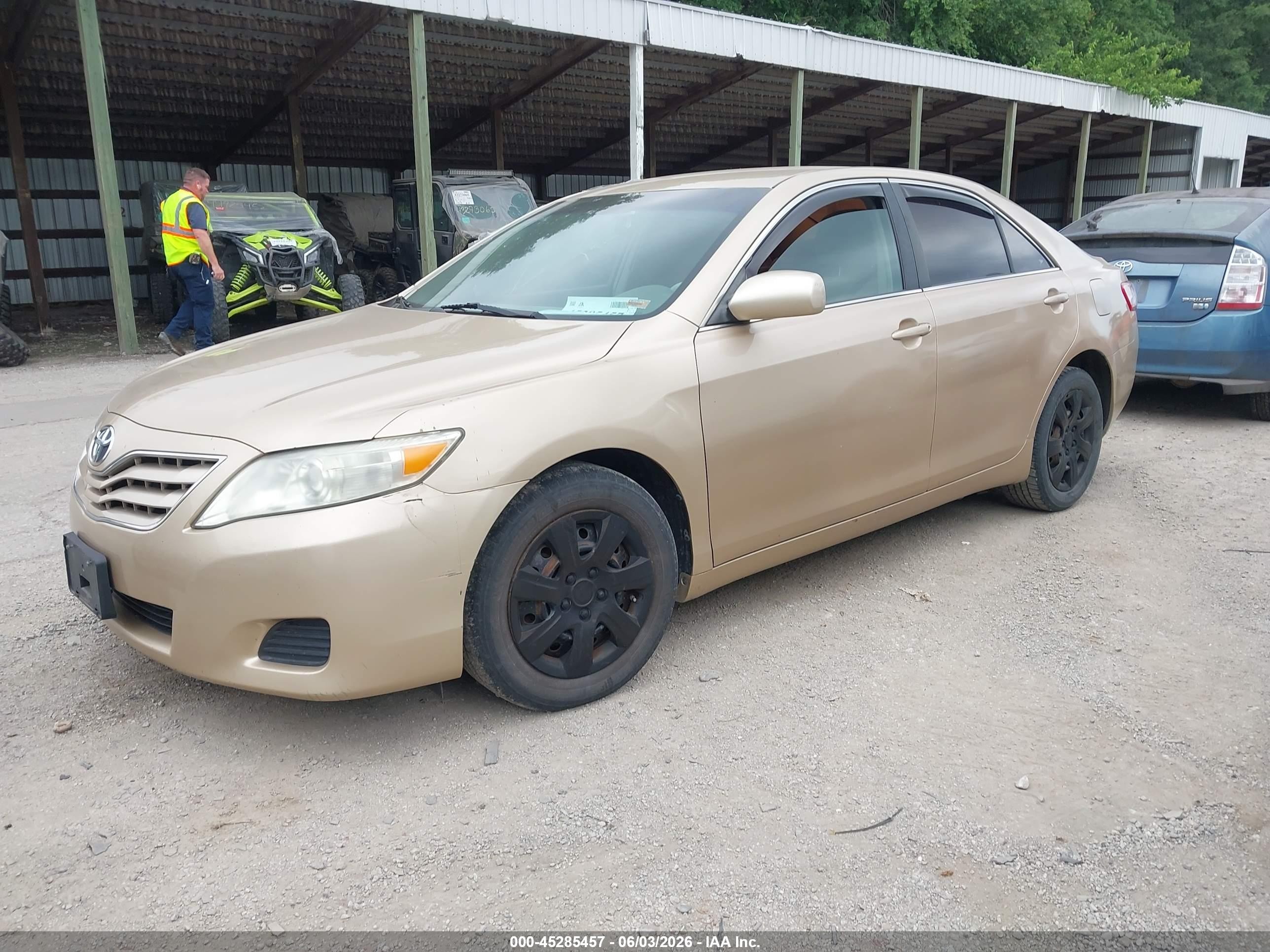 2010 Toyota Camry Le Gold vin: 4T1BF3EK0AU091344