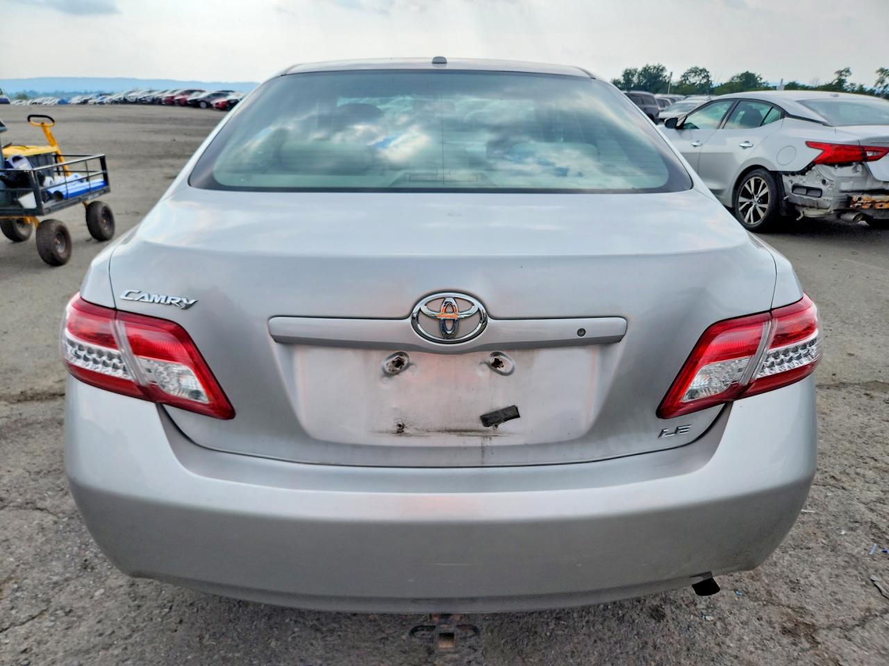 2010 Toyota Camry Le Silver vin: 4T1BF3EK0AU096964