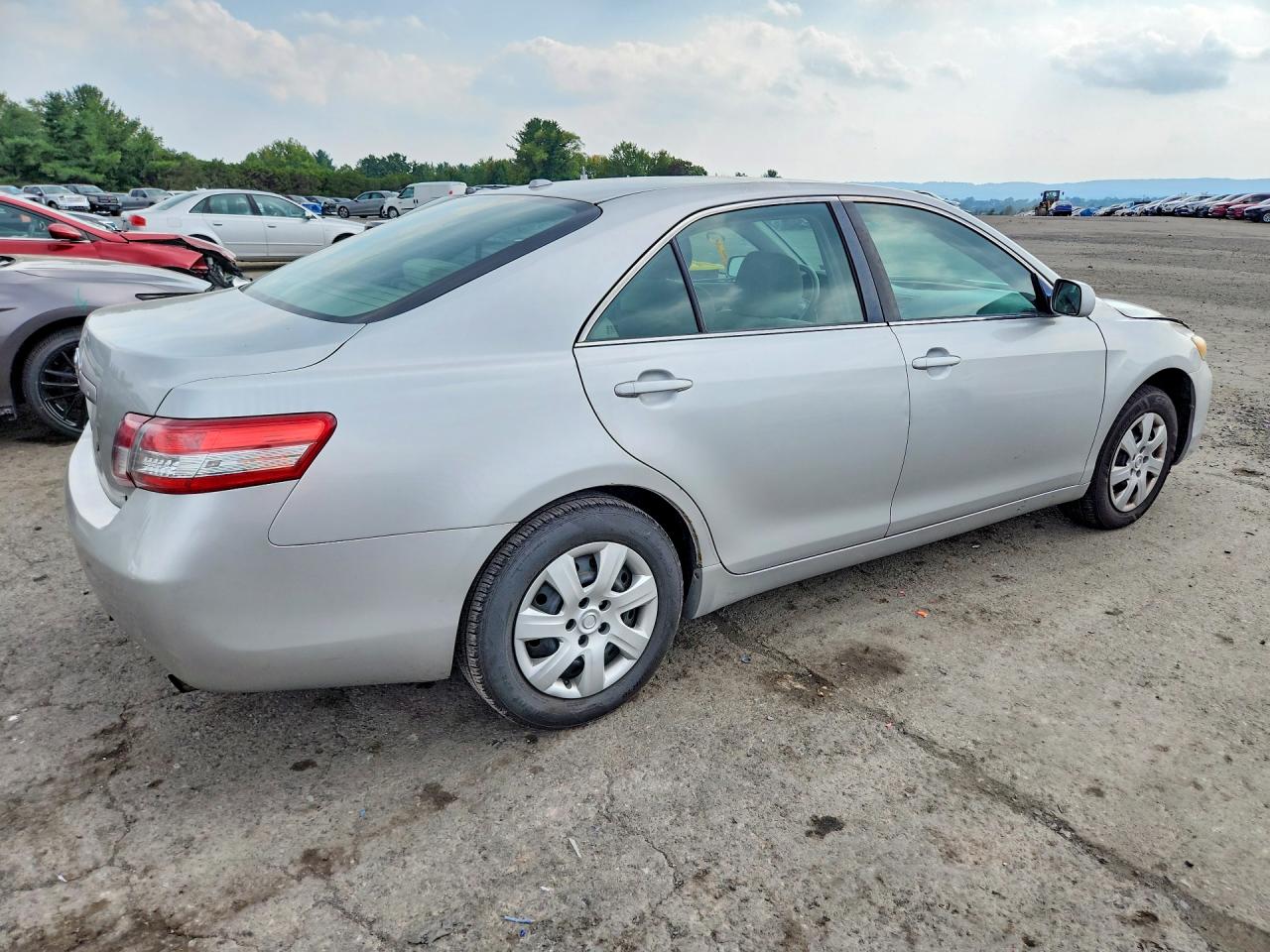 2010 Toyota Camry Le Silver vin: 4T1BF3EK0AU096964