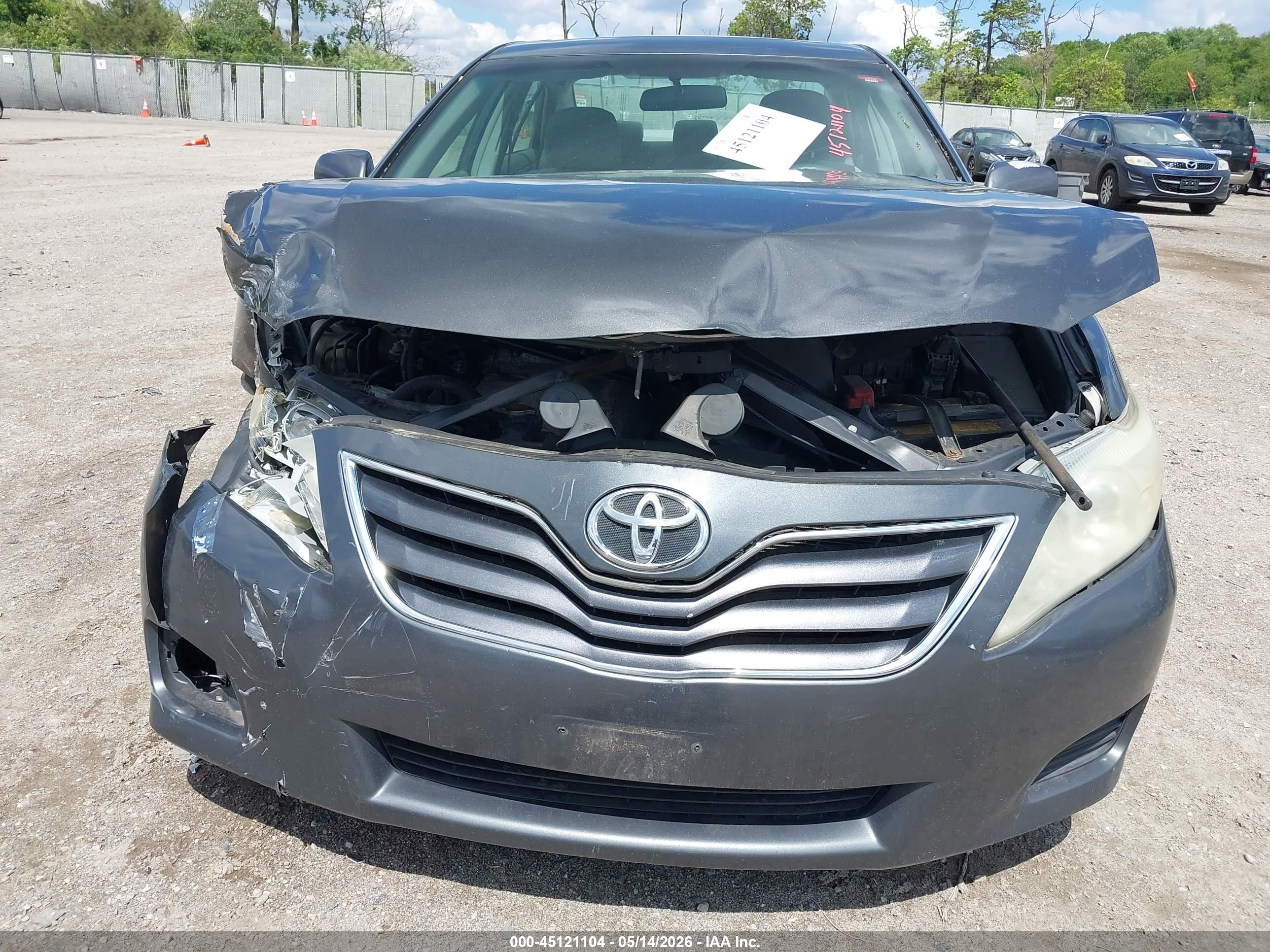 2010 Toyota Camry Le Gray vin: 4T1BF3EK0AU113231