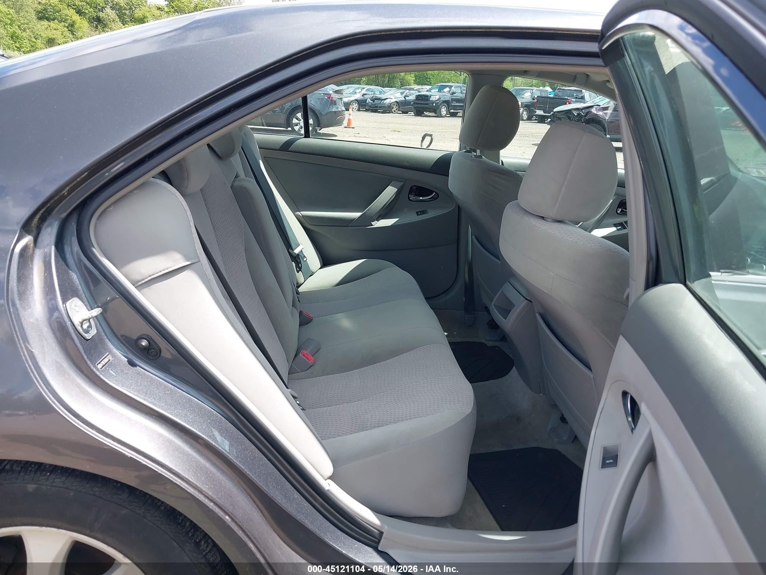 2010 Toyota Camry Le Gray vin: 4T1BF3EK0AU113231