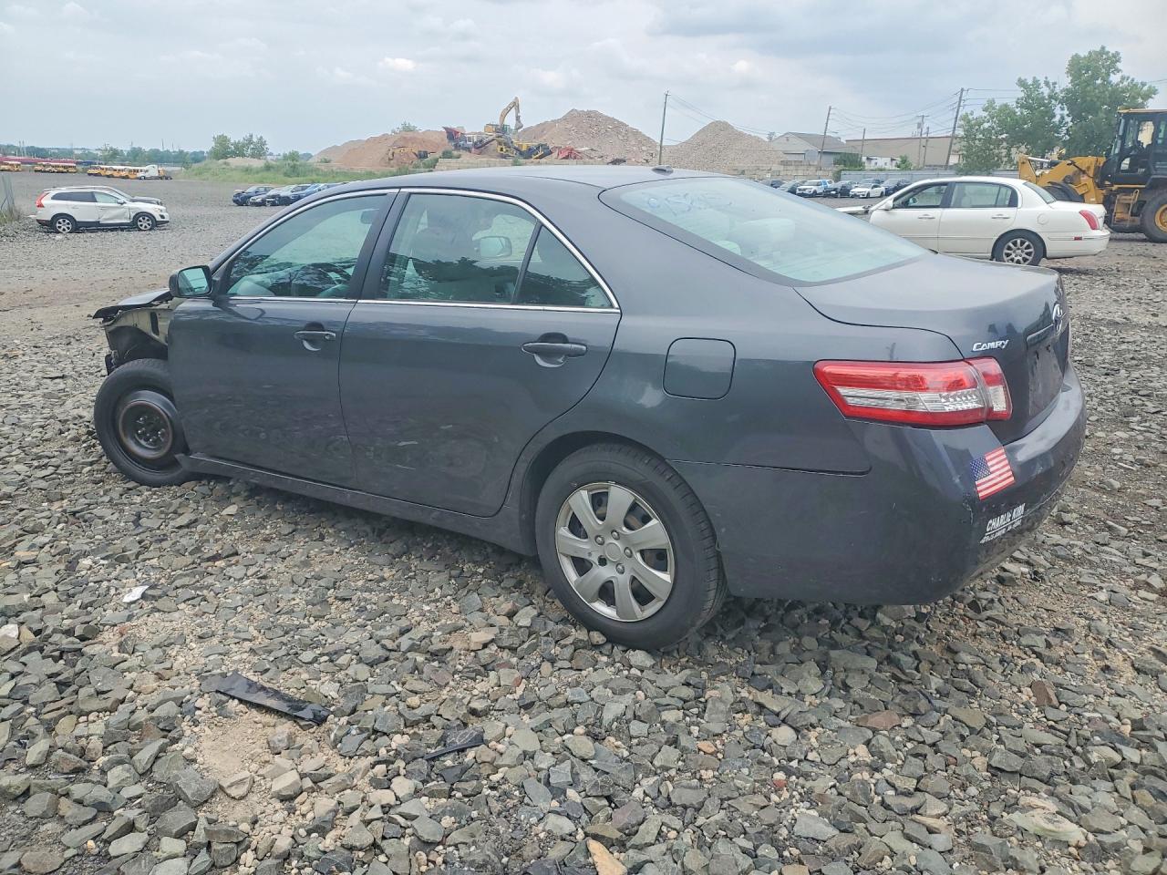 2010 Toyota Camry Le Gray vin: 4T1BF3EK0AU114895