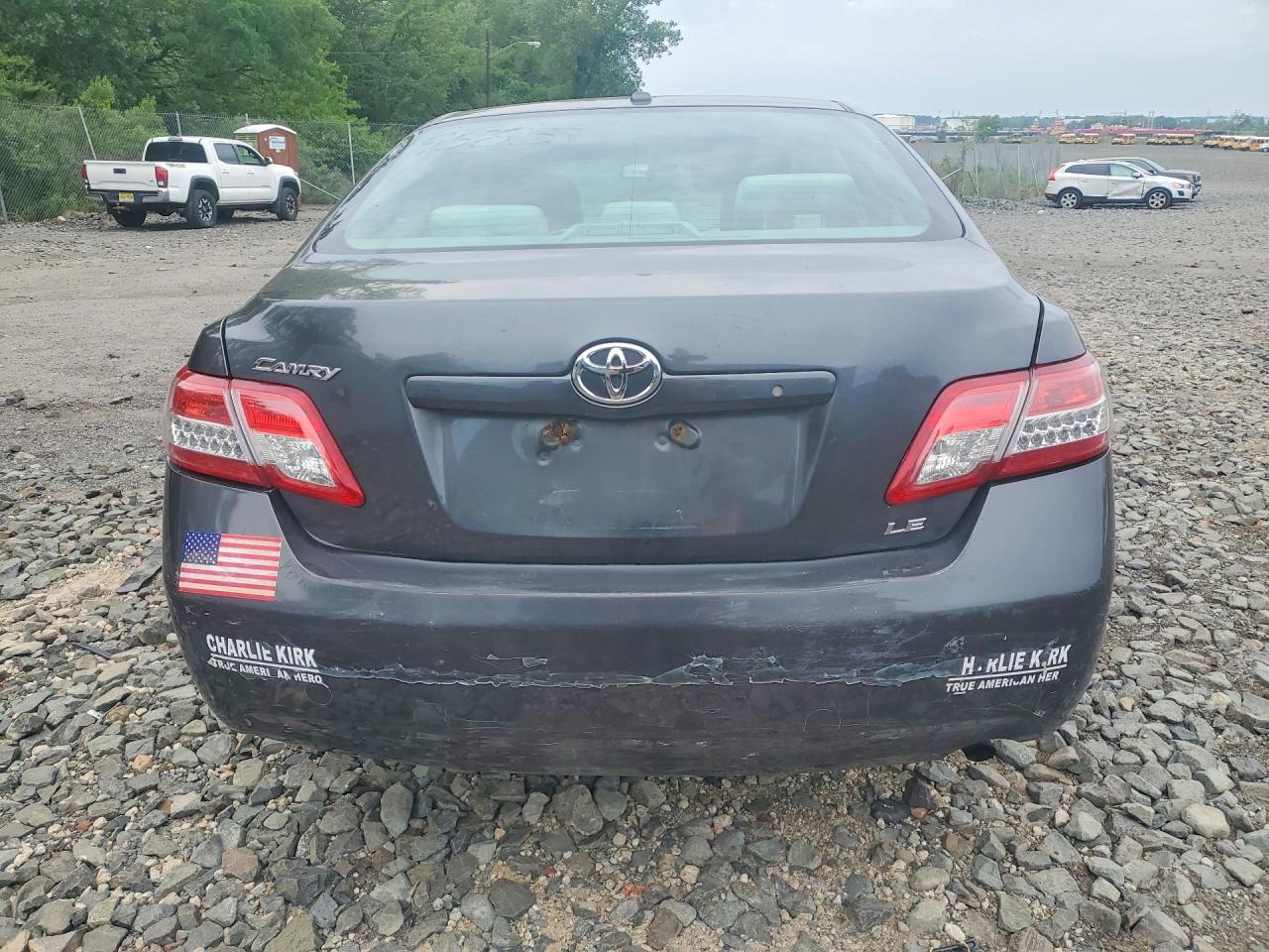 2010 Toyota Camry Le Gray vin: 4T1BF3EK0AU114895