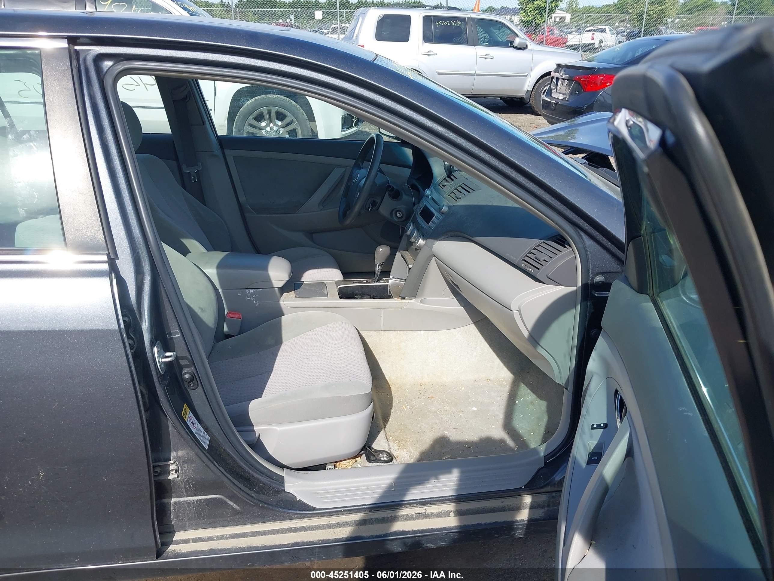 2010 Toyota Camry Le Gray vin: 4T1BF3EK0AU115576