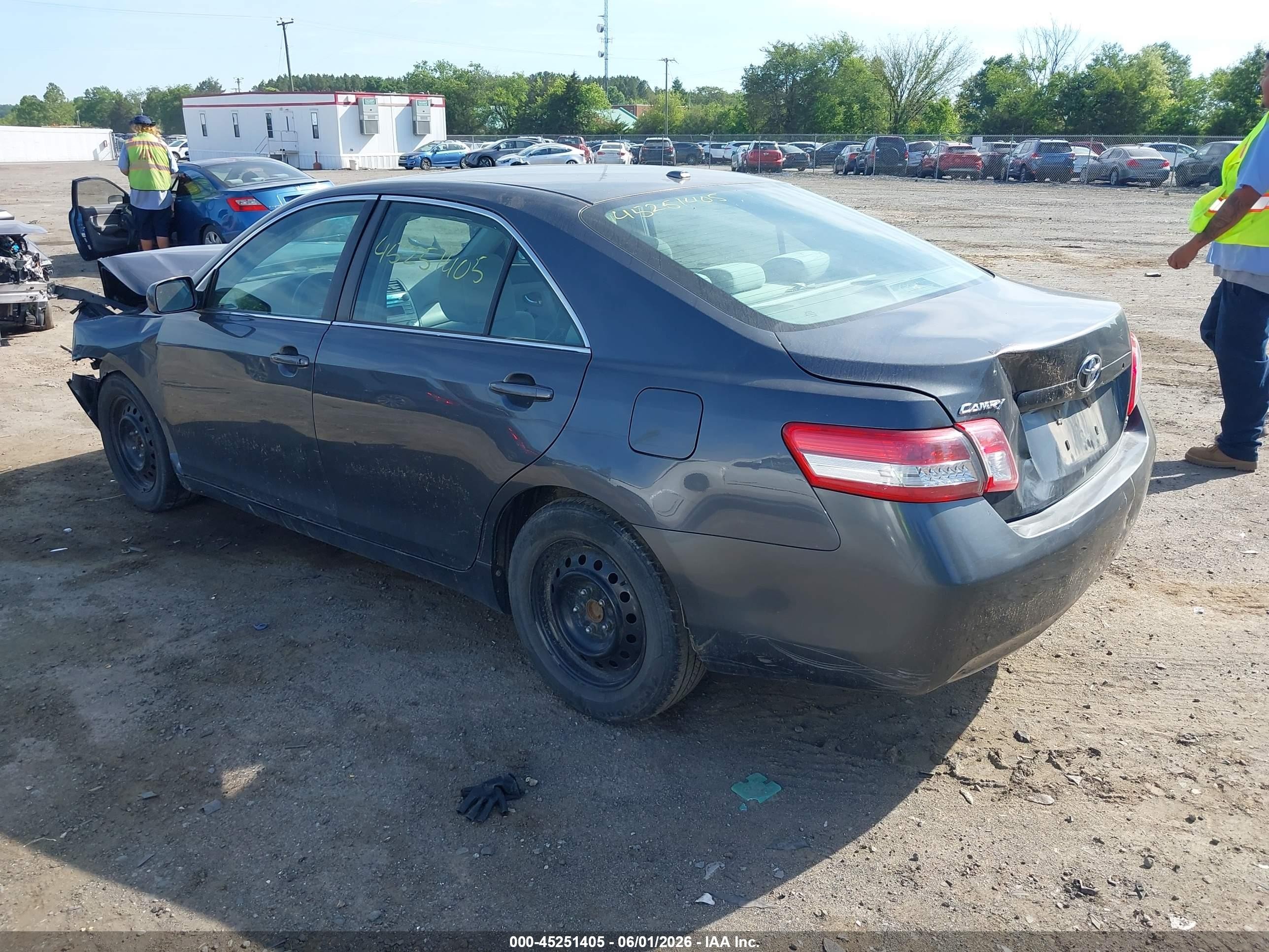2010 Toyota Camry Le Gray vin: 4T1BF3EK0AU115576