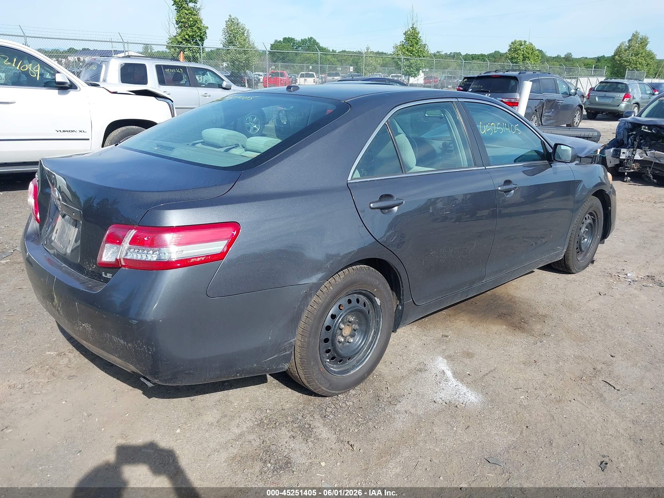 2010 Toyota Camry Le Gray vin: 4T1BF3EK0AU115576