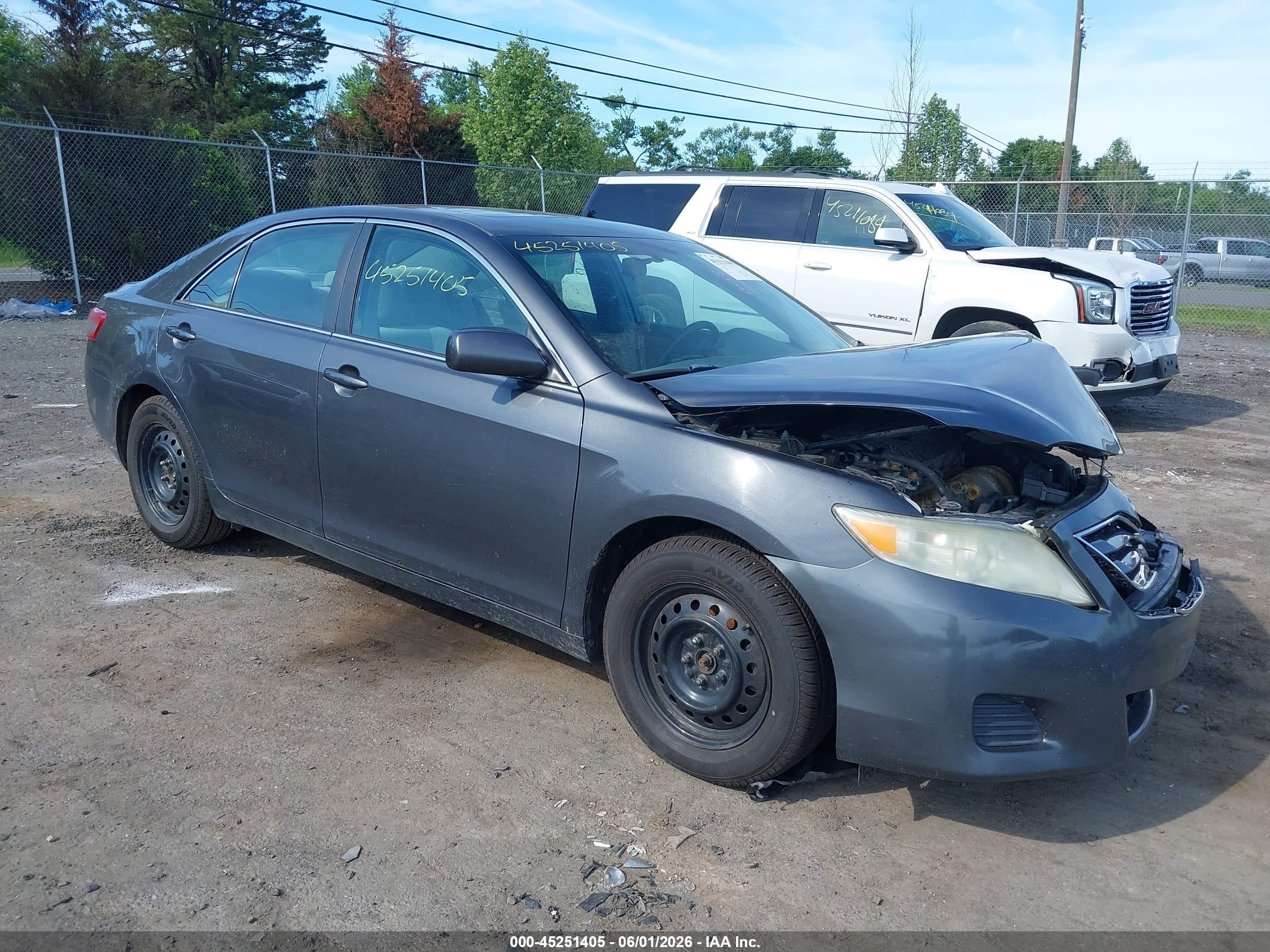 2010 Toyota Camry Le Gray vin: 4T1BF3EK0AU115576