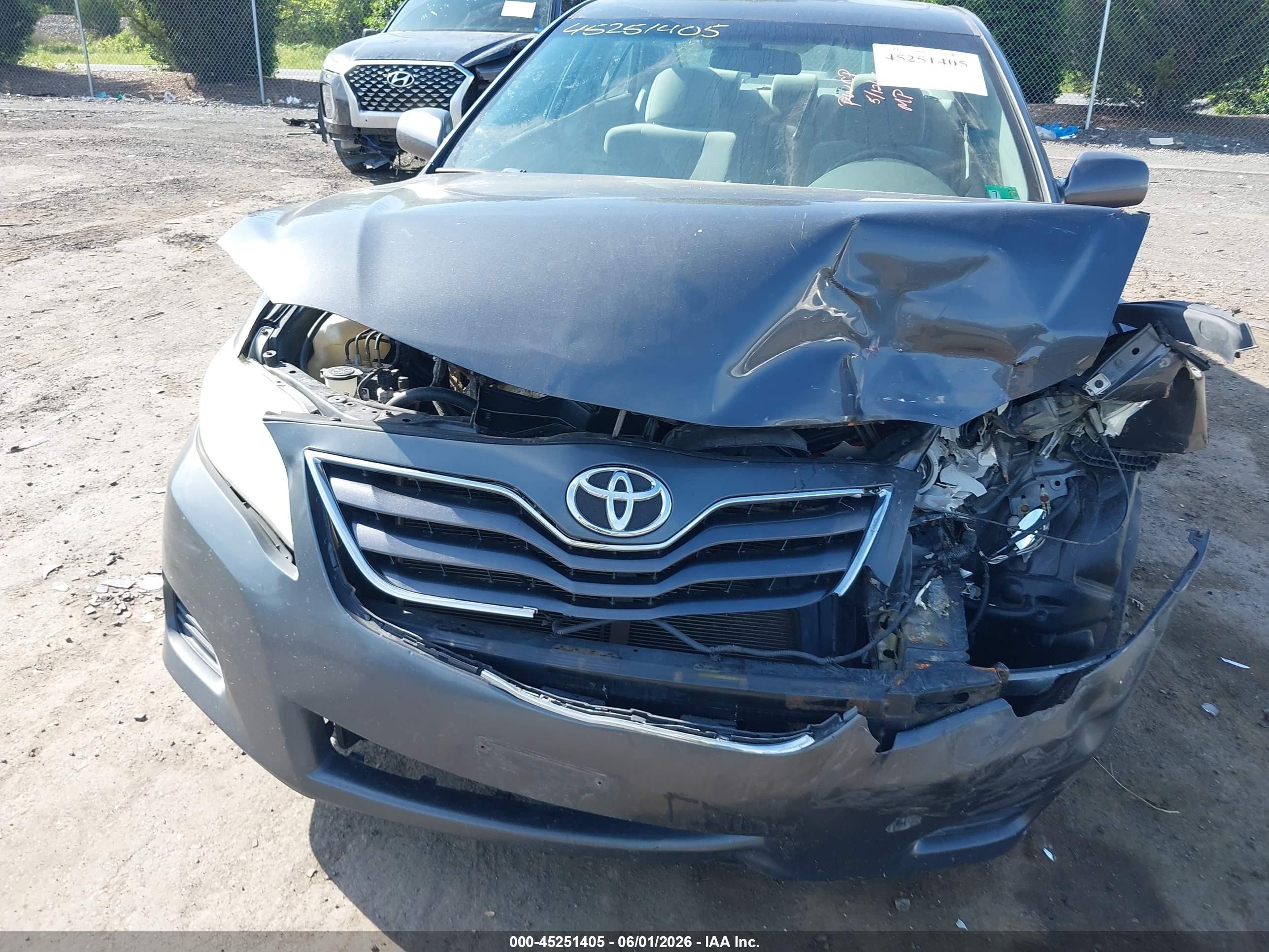 2010 Toyota Camry Le Gray vin: 4T1BF3EK0AU115576