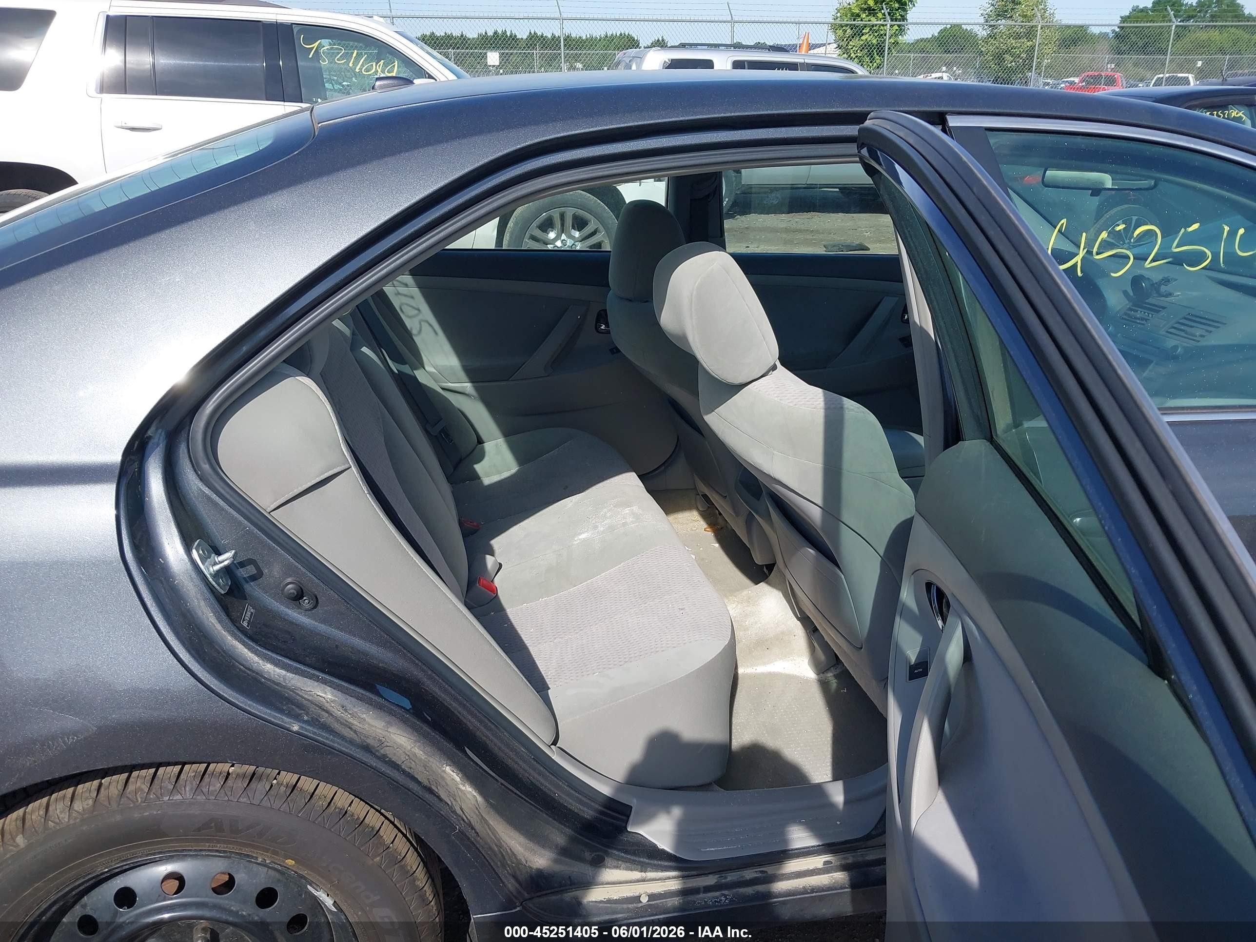 2010 Toyota Camry Le Gray vin: 4T1BF3EK0AU115576