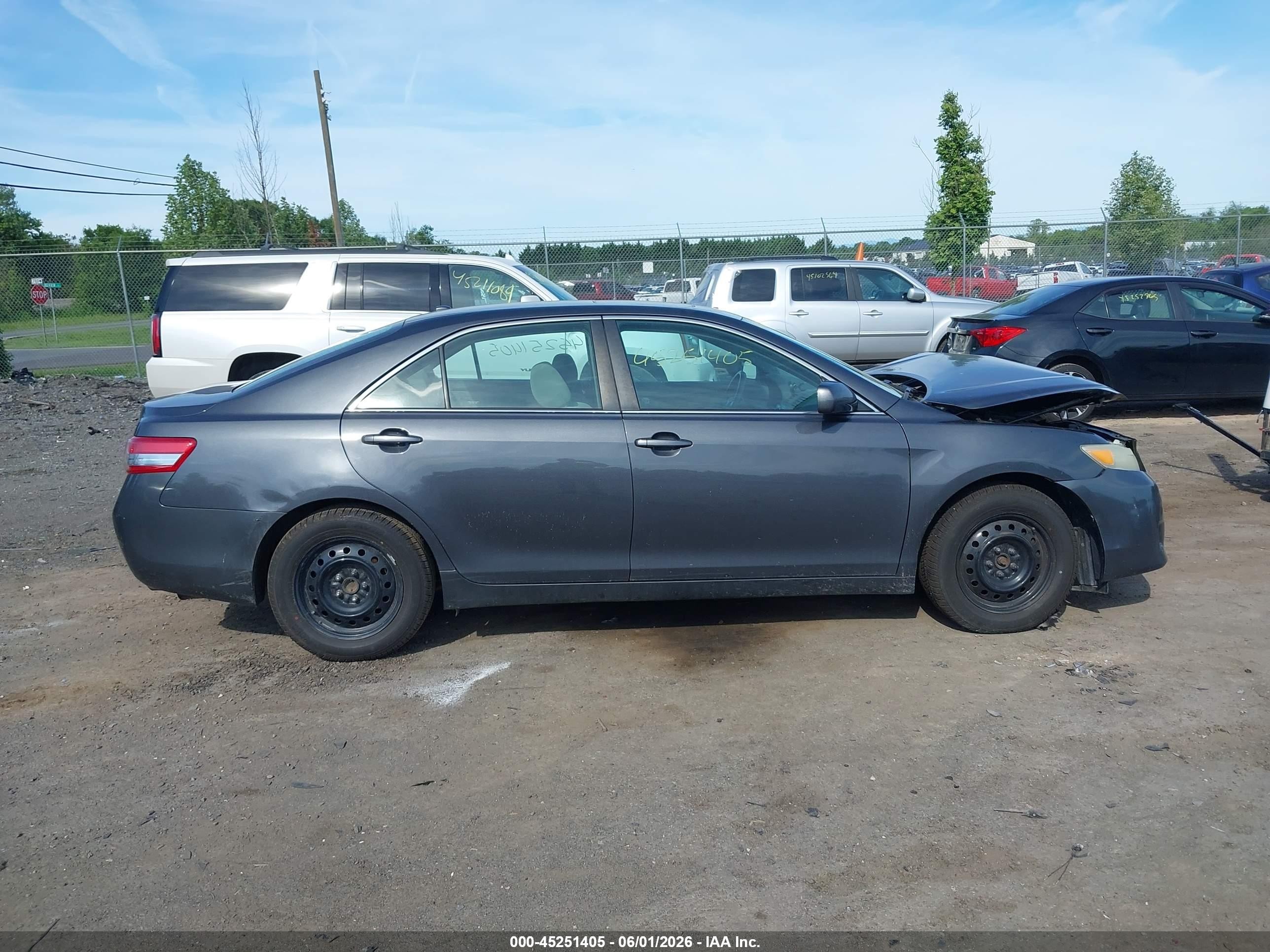 2010 Toyota Camry Le Gray vin: 4T1BF3EK0AU115576