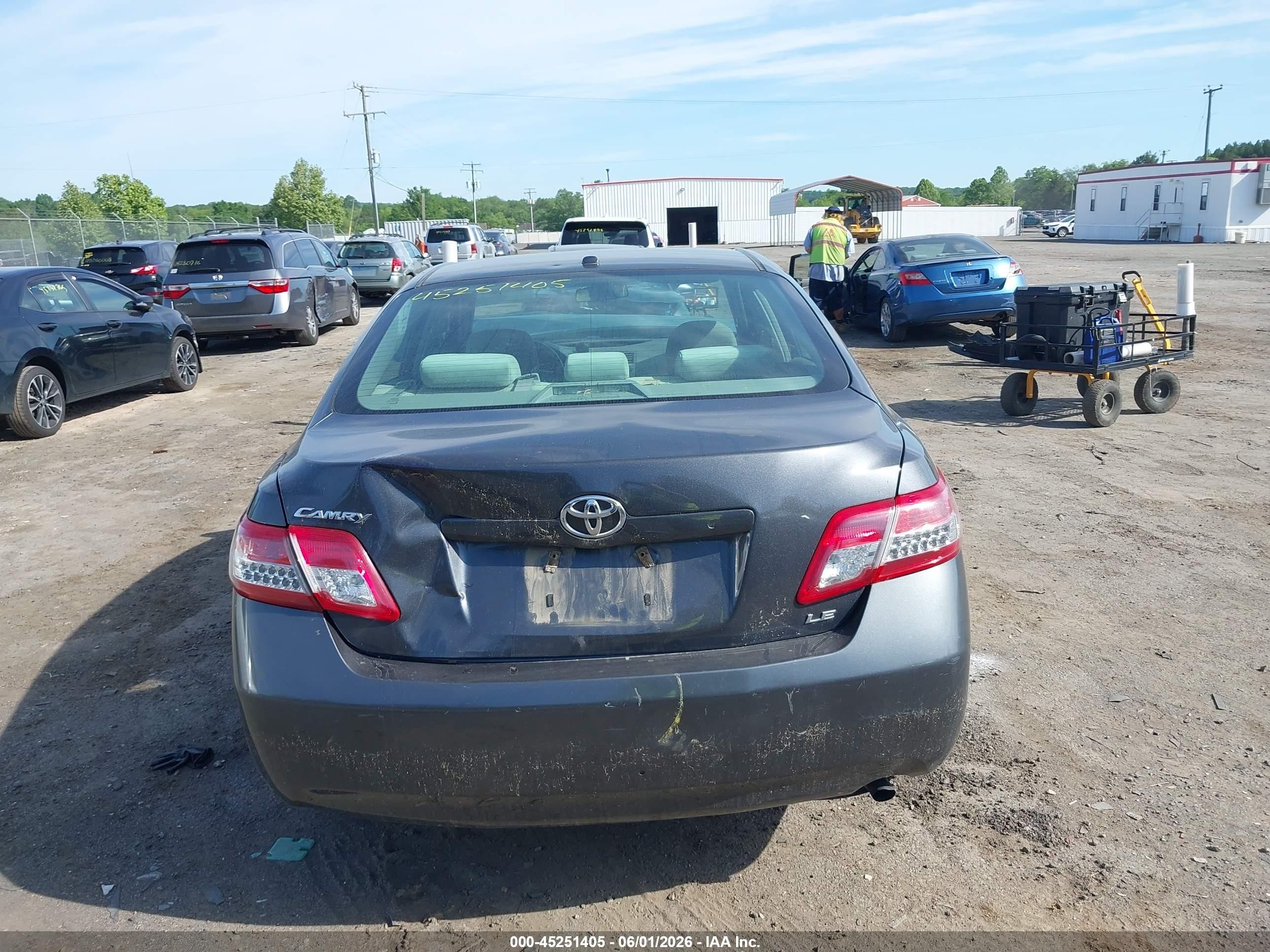 2010 Toyota Camry Le Gray vin: 4T1BF3EK0AU115576
