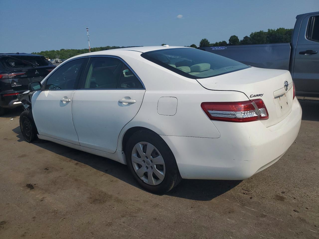 2010 Toyota Camry Base White vin: 4T1BF3EK0AU517601