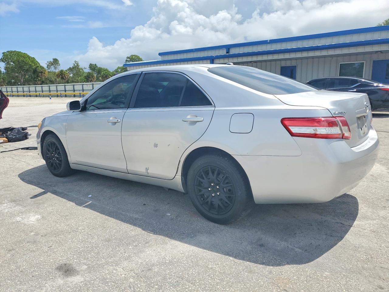 2010 Toyota Camry Base Серебряный vin: 4T1BF3EK0AU537475