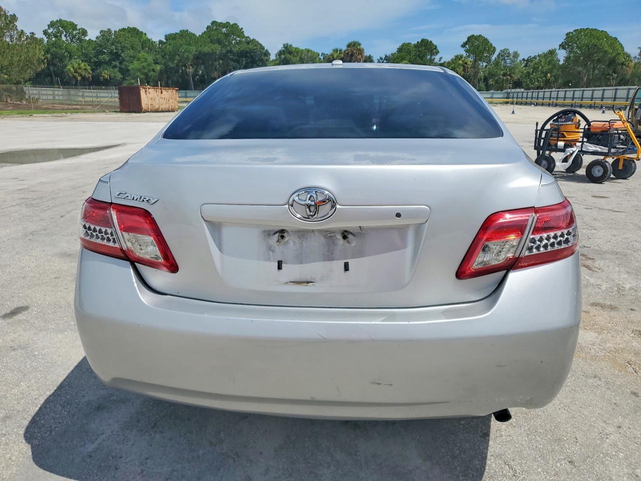 2010 Toyota Camry Base Серебряный vin: 4T1BF3EK0AU537475