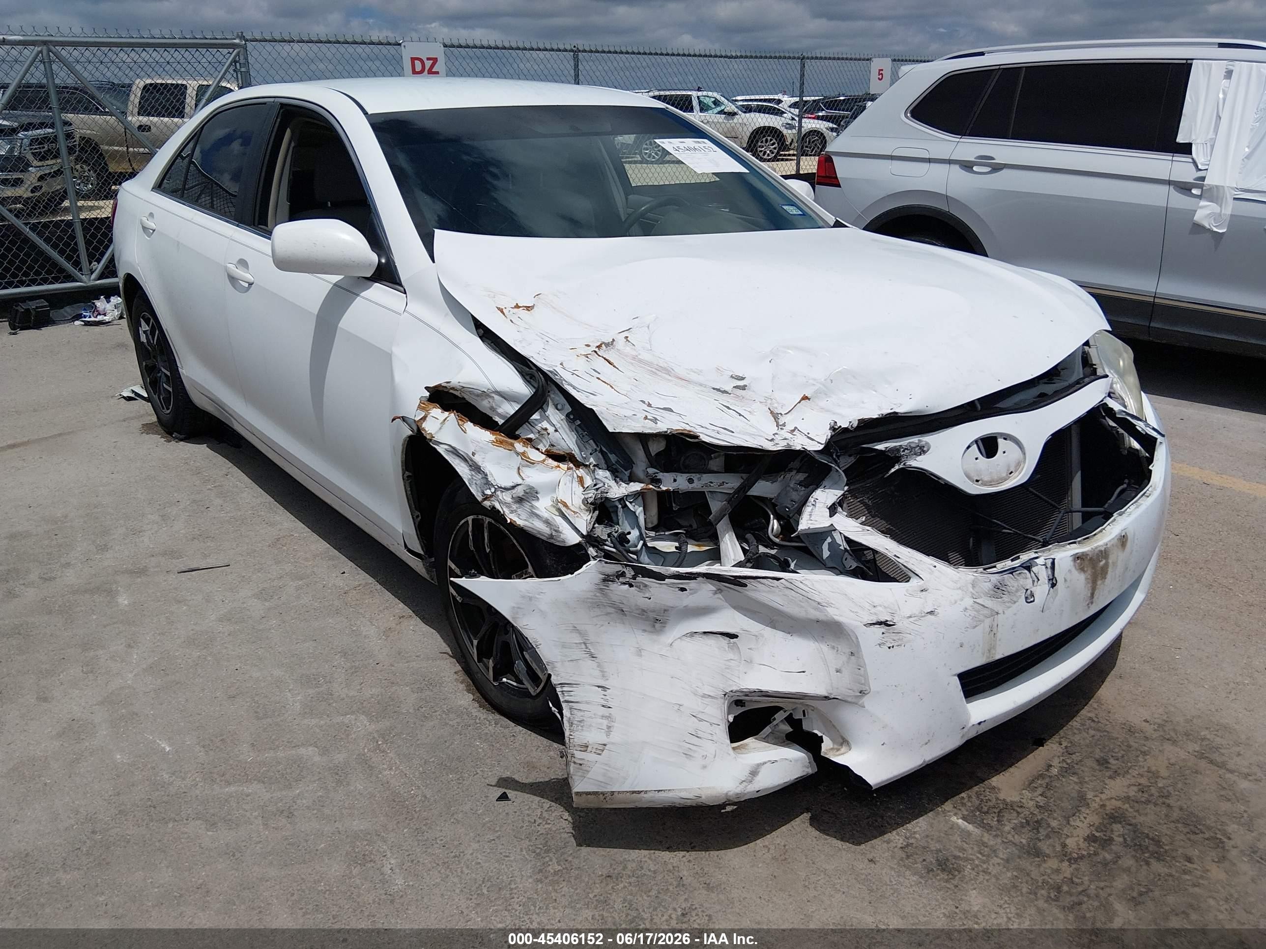2010 Toyota Camry Le White vin: 4T1BF3EK0AU554373