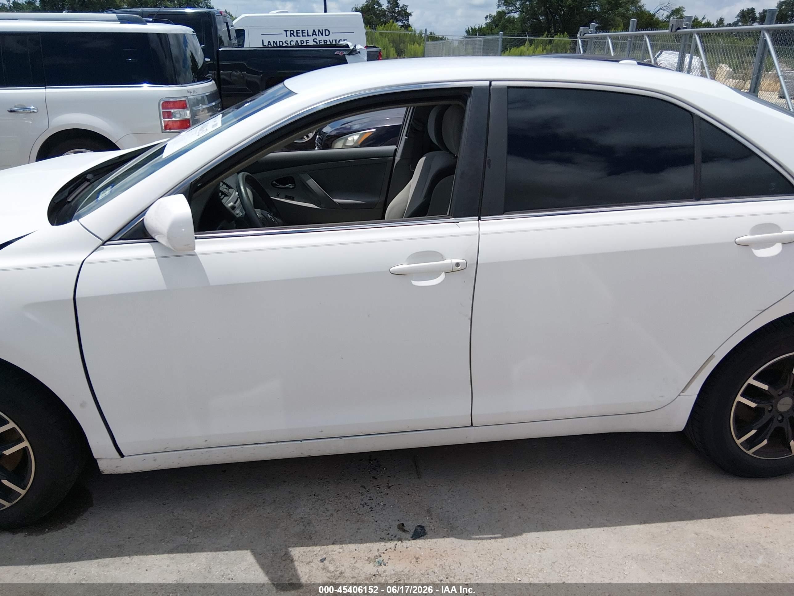 2010 Toyota Camry Le White vin: 4T1BF3EK0AU554373