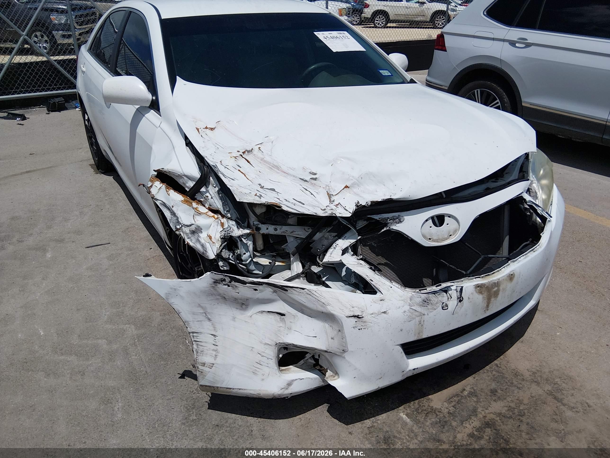2010 Toyota Camry Le White vin: 4T1BF3EK0AU554373