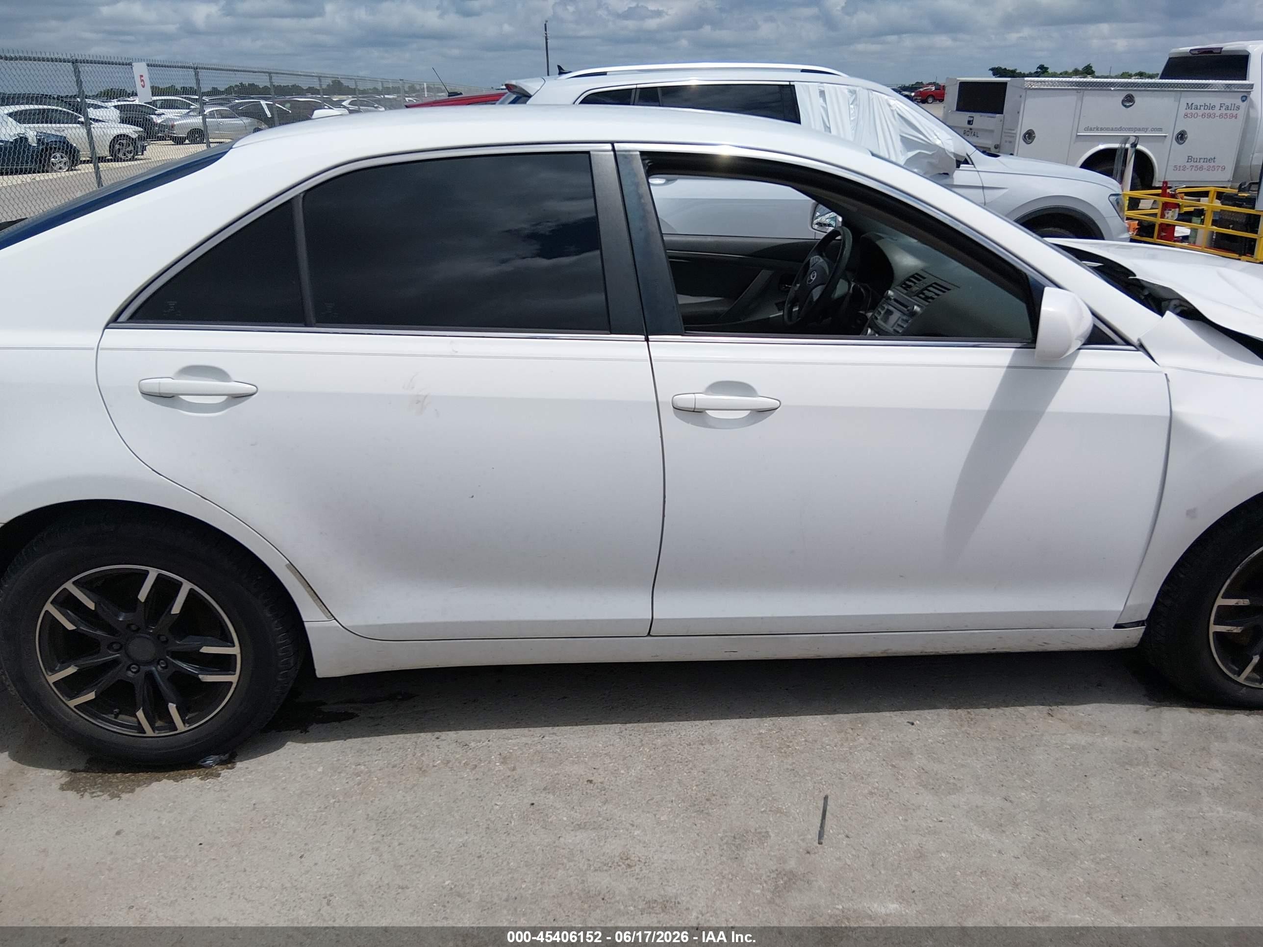2010 Toyota Camry Le White vin: 4T1BF3EK0AU554373