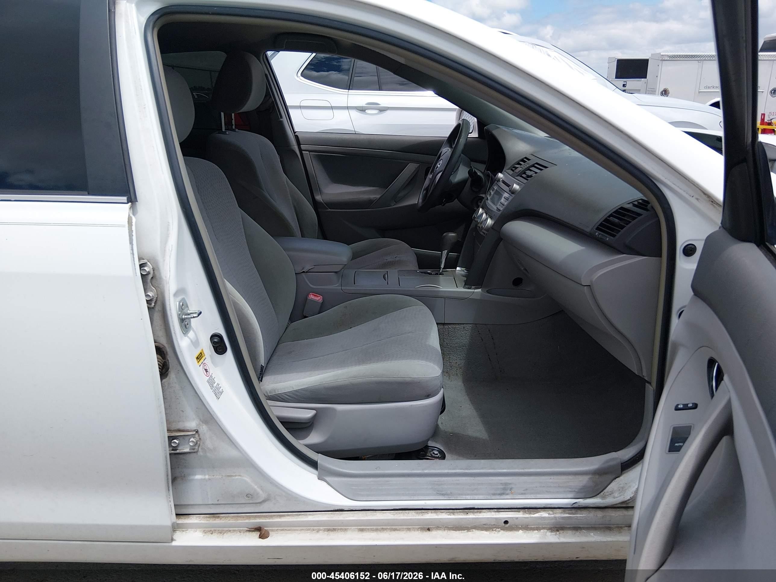 2010 Toyota Camry Le White vin: 4T1BF3EK0AU554373