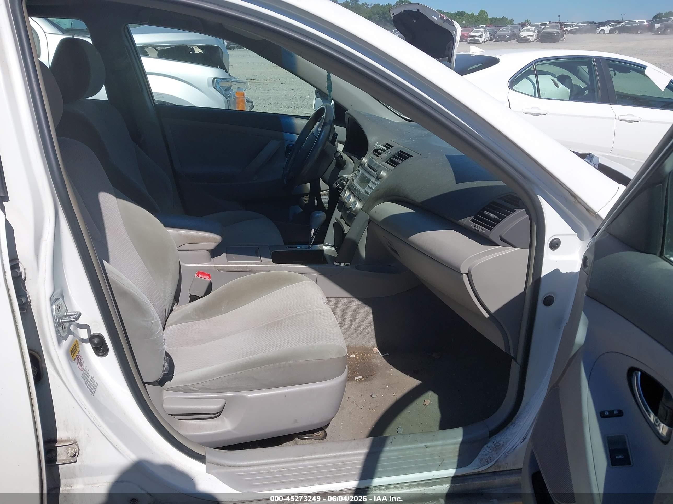 2010 Toyota Camry Le Белый vin: 4T1BF3EK0AU570167