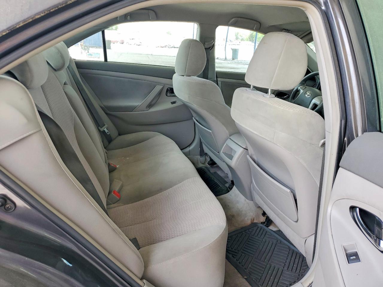 2011 Toyt Camry Gray vin: 4T1BF3EK0BU122383