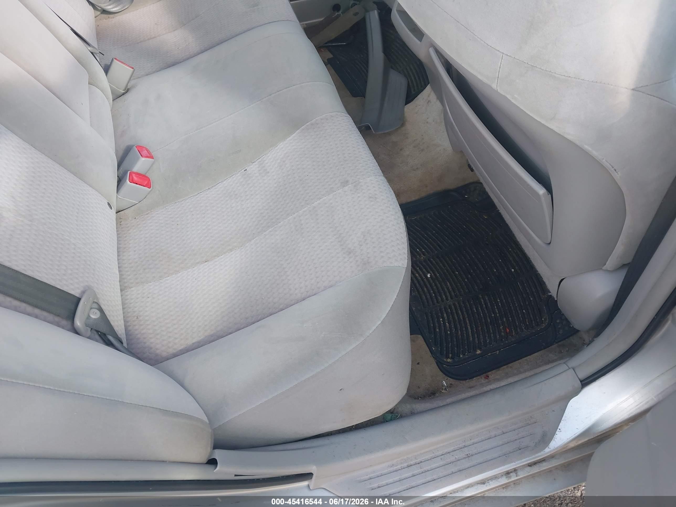 2011 Toyota Camry Le Silver vin: 4T1BF3EK0BU125333