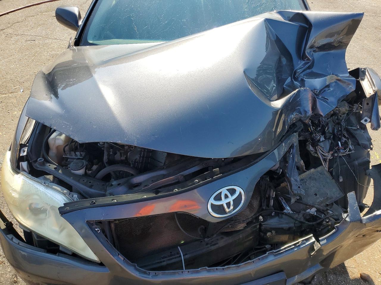 2011 Toyota Camry Le Gray vin: 4T1BF3EK0BU131925
