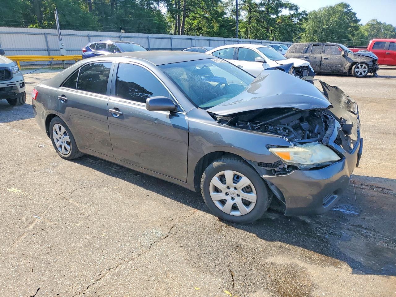 2011 Toyota Camry Le Gray vin: 4T1BF3EK0BU131925
