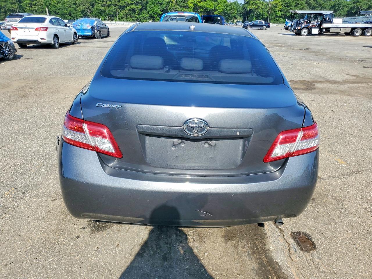 2011 Toyota Camry Le Gray vin: 4T1BF3EK0BU131925