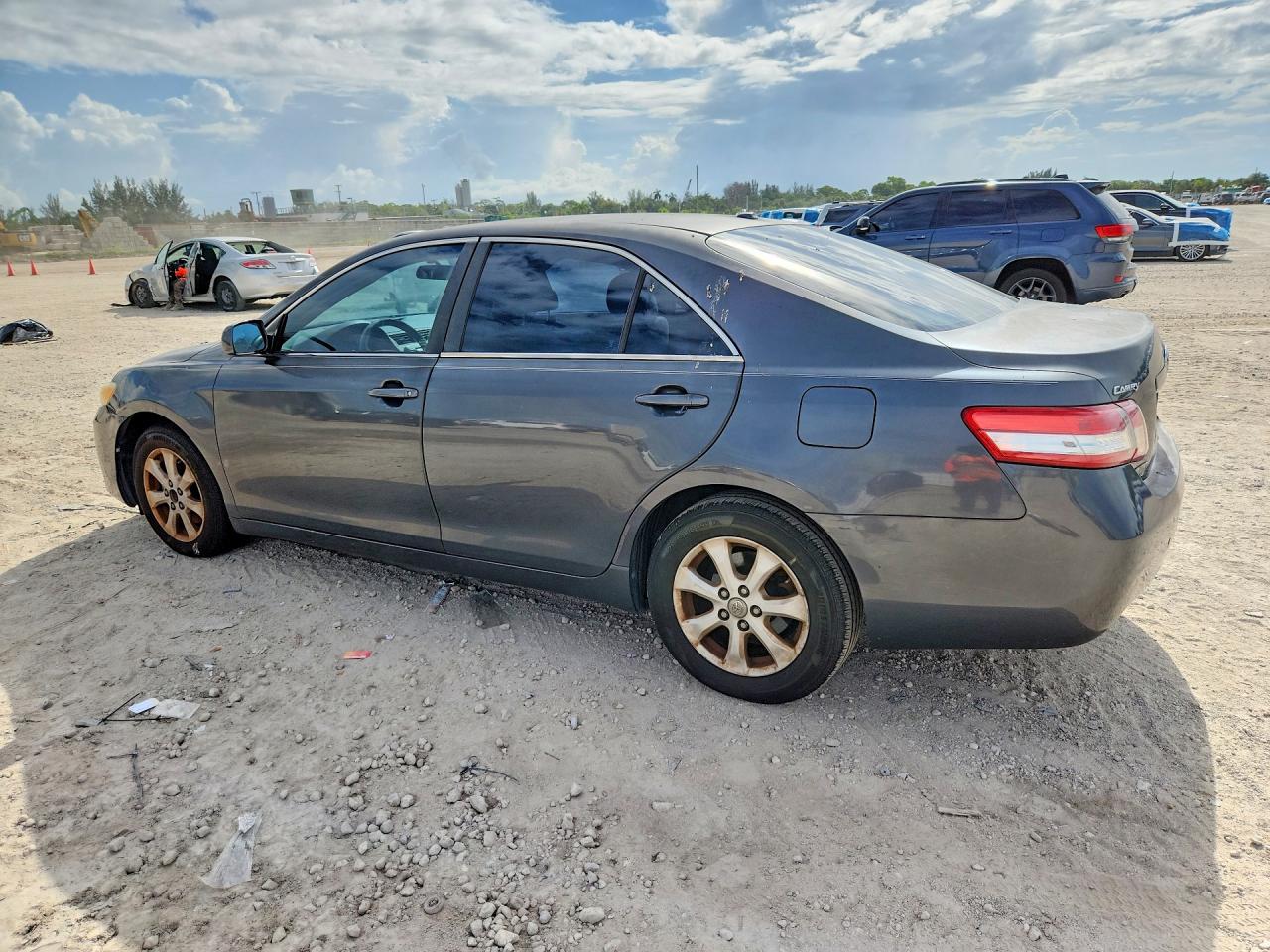 2011 Toyota Camry Le Gray vin: 4T1BF3EK0BU133075