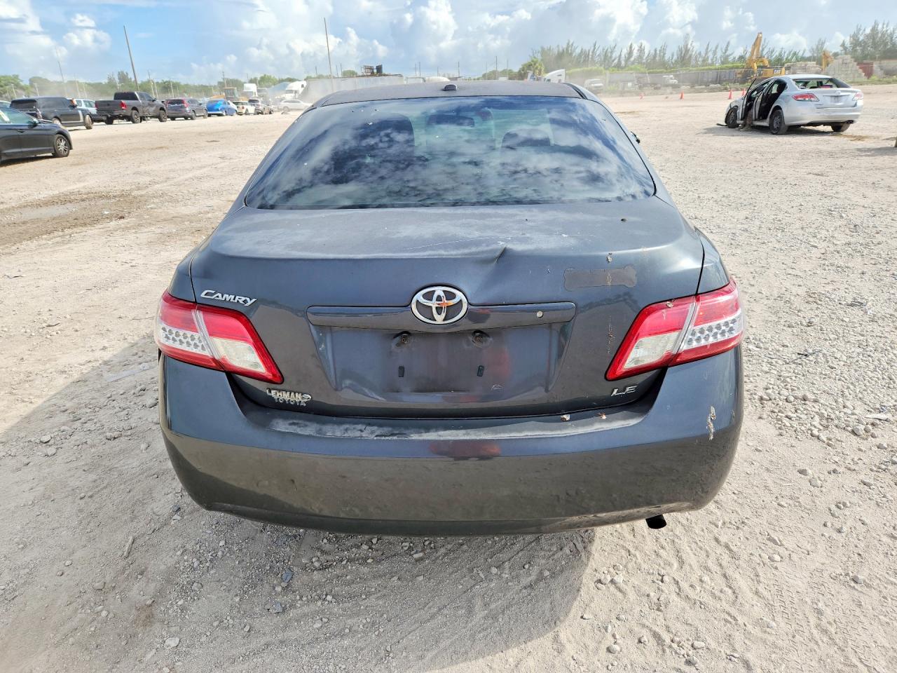 2011 Toyota Camry Le Gray vin: 4T1BF3EK0BU133075