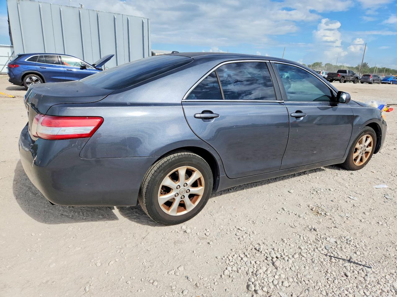 2011 Toyota Camry Le Gray vin: 4T1BF3EK0BU133075
