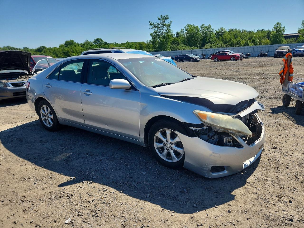 2011 Toyota Camry Le Silver vin: 4T1BF3EK0BU167257
