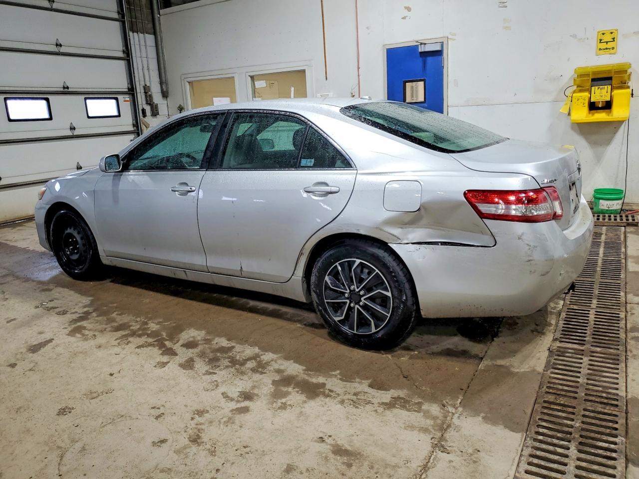 2011 Toyota Camry Le Silver vin: 4T1BF3EK0BU176086