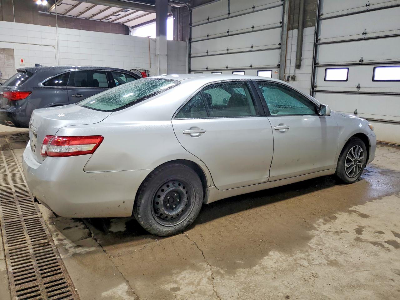 2011 Toyota Camry Le Silver vin: 4T1BF3EK0BU176086