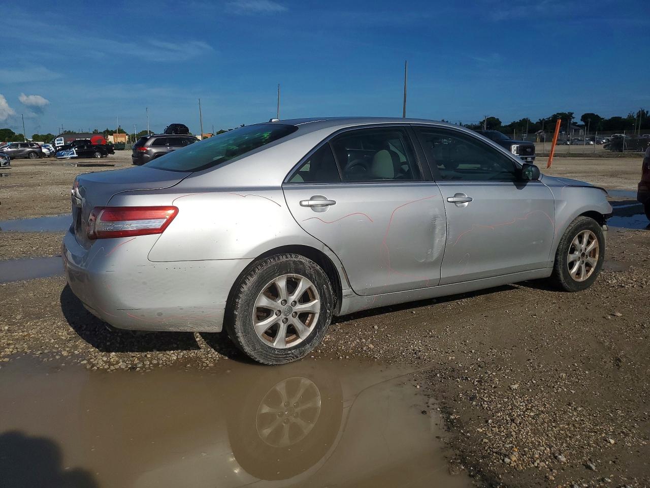 2011 Toyota Camry Le Серебряный vin: 4T1BF3EK0BU181756