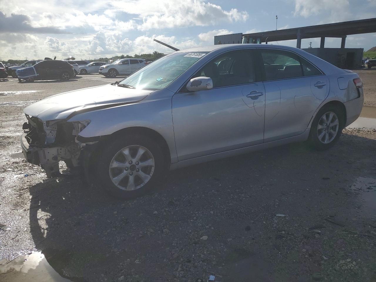 2011 Toyota Camry Le Серебряный vin: 4T1BF3EK0BU181756