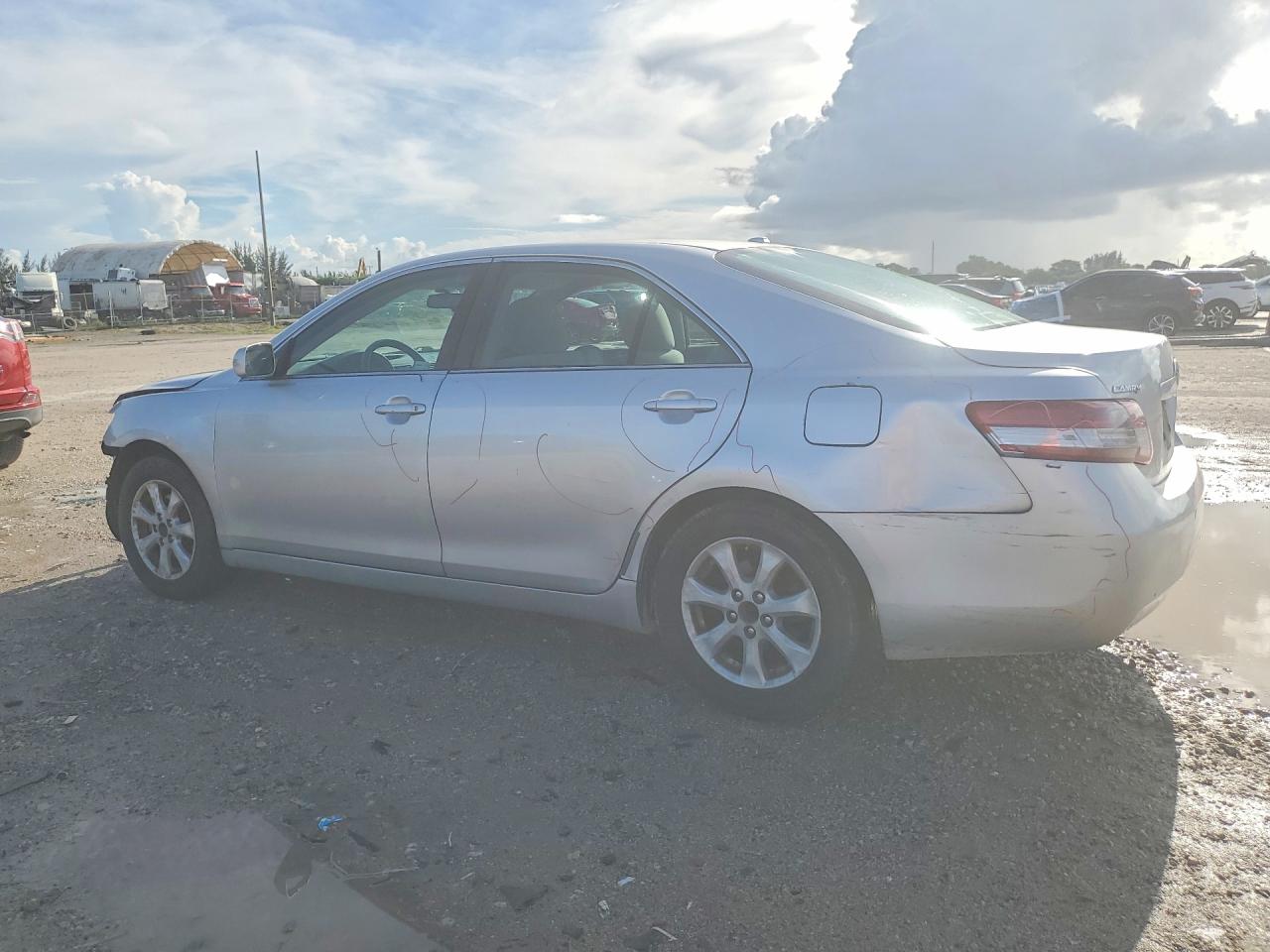 2011 Toyota Camry Le Серебряный vin: 4T1BF3EK0BU181756