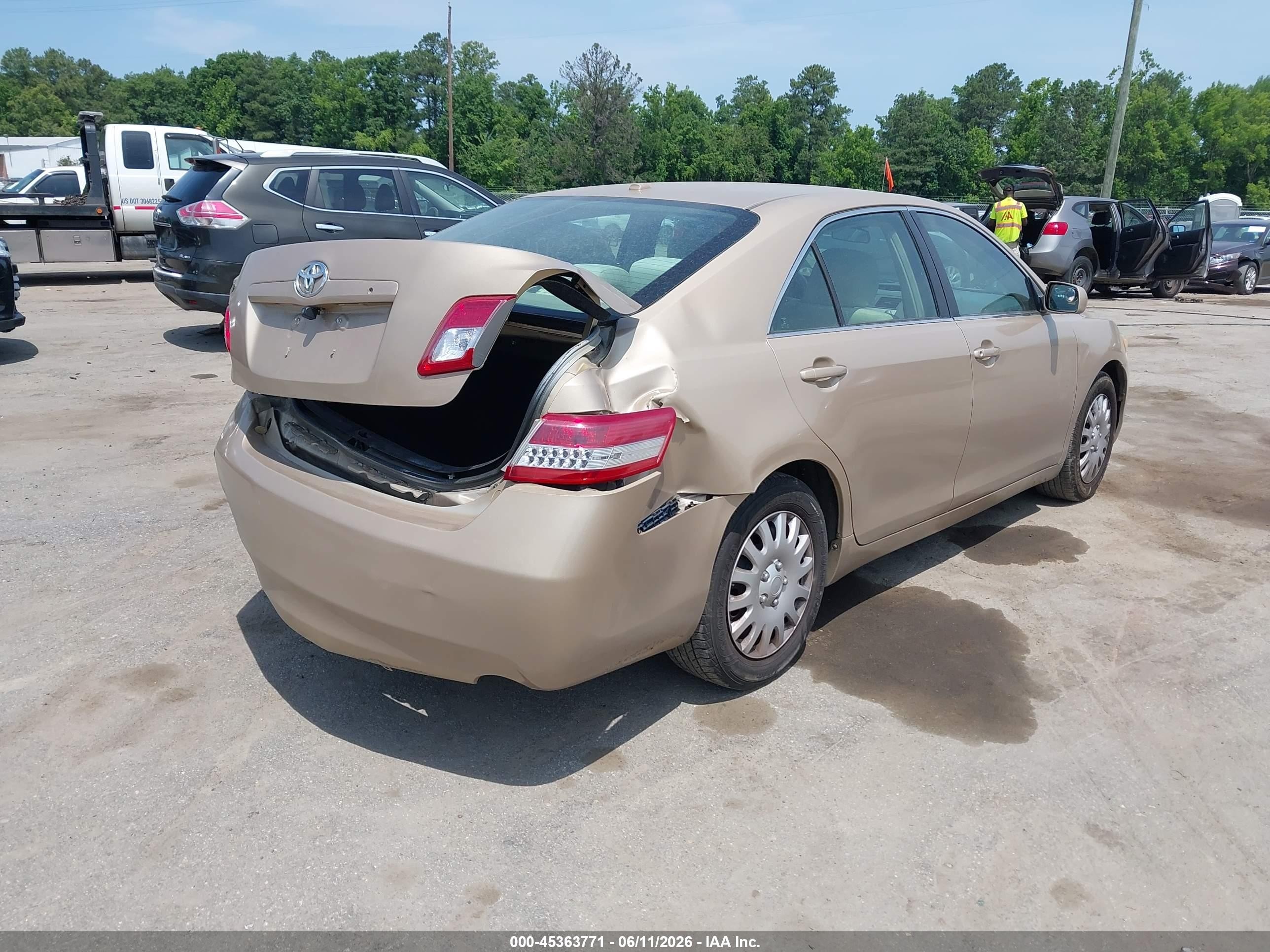 2011 Toyota Camry   Gold vin: 4T1BF3EK0BU184477