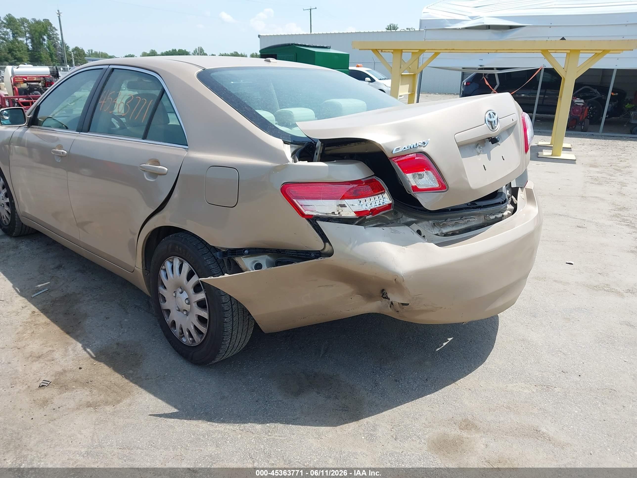 2011 Toyota Camry   Gold vin: 4T1BF3EK0BU184477
