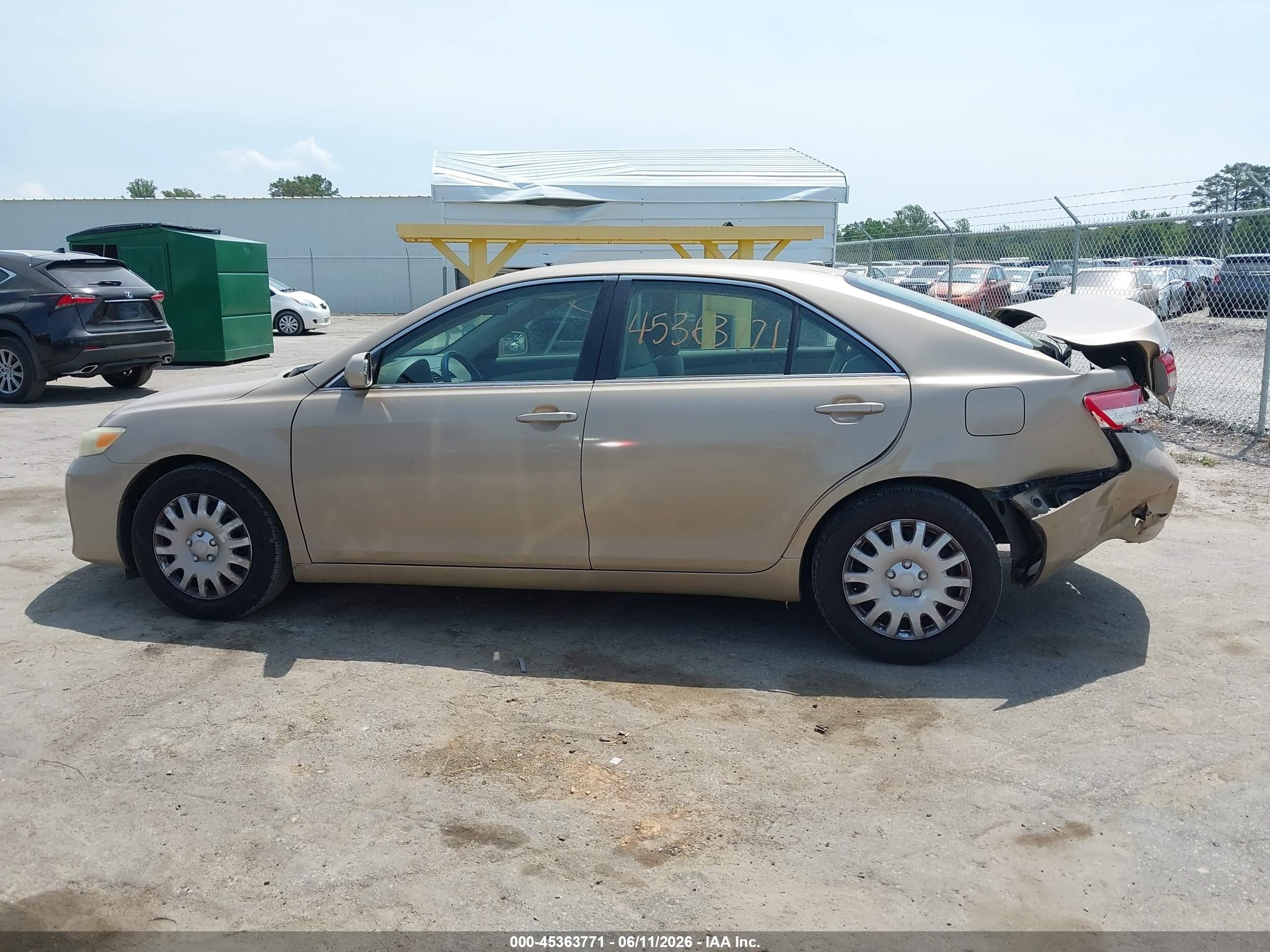2011 Toyota Camry   Gold vin: 4T1BF3EK0BU184477