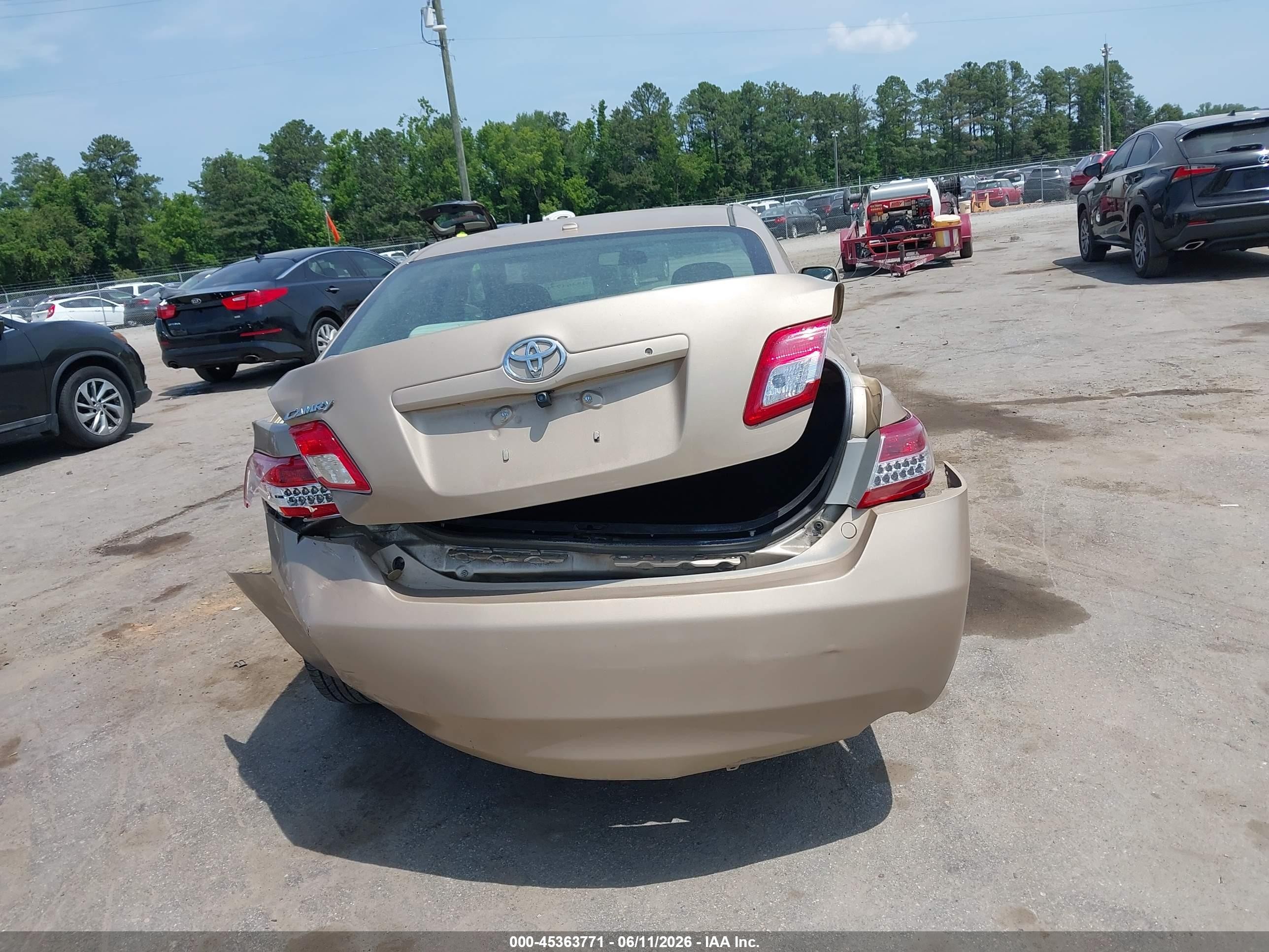 2011 Toyota Camry   Gold vin: 4T1BF3EK0BU184477