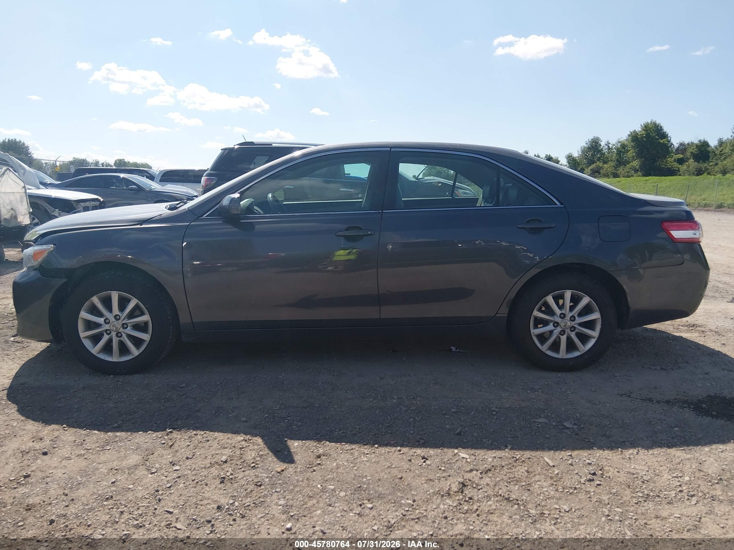 2011 Toyota Camry Xle Gray vin: 4T1BF3EK0BU224010
