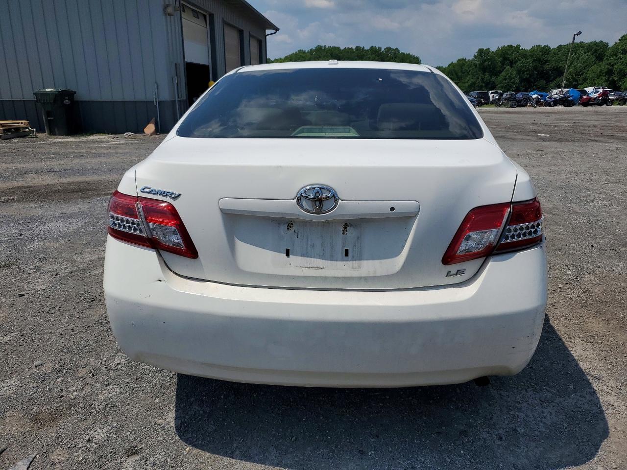 2011 Toyota Camry Le White vin: 4T1BF3EK0BU596902