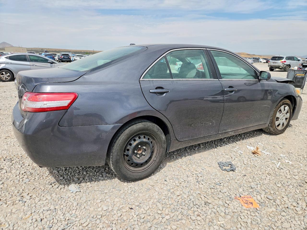 2011 Toyota Camry Le Gray vin: 4T1BF3EK0BU601404