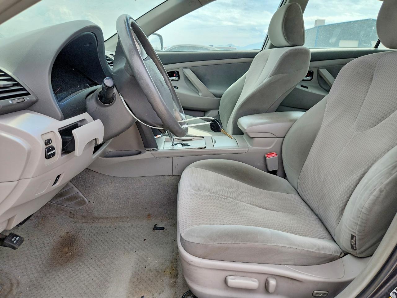 2011 Toyota Camry Le Gray vin: 4T1BF3EK0BU601404
